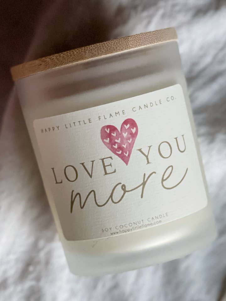 "Je t'aime encore plus" Bougie de 170g en soja et noix de coco - Saint-Valentin pour la vente par Happy Little Flame
