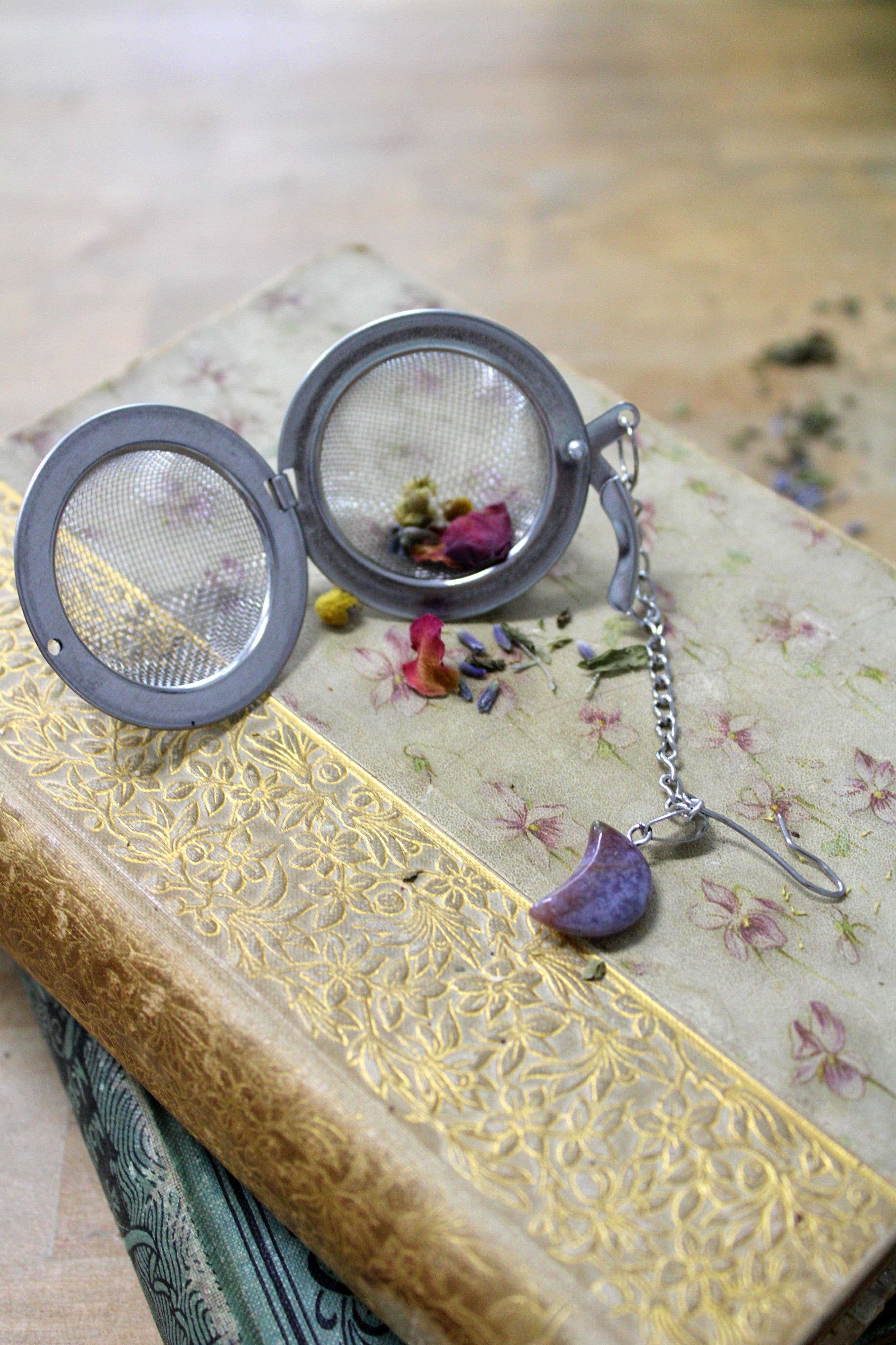 Three Witches Tea Shop – Großhandel Teesieb/-Infuser – Teesieb mit Kristallmond-Motiv, 5 cm2