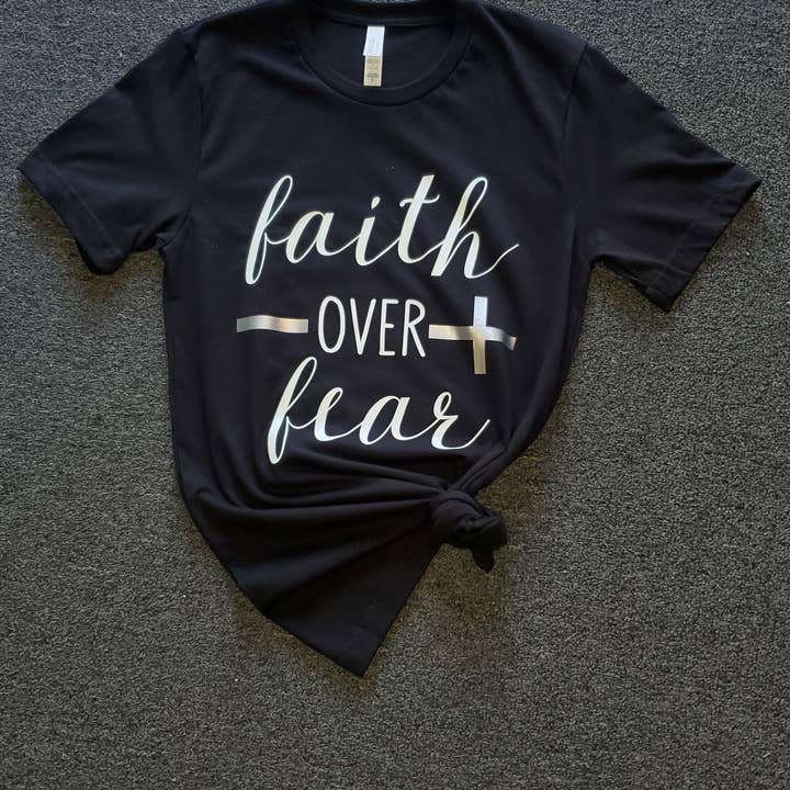 Camiseta Faith Over Fear (negra) para venta al por mayor de iDigBeauty1.5