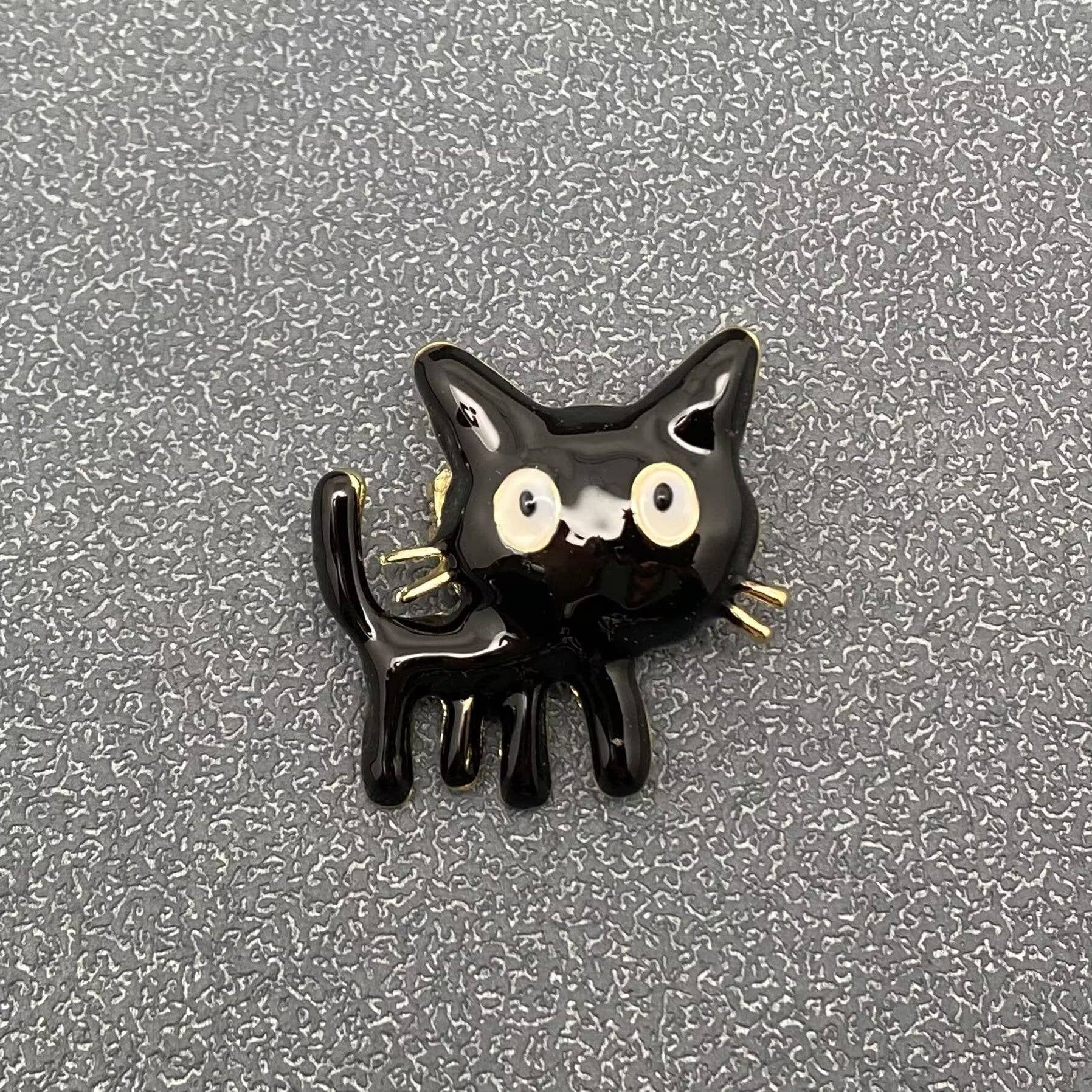 Mio Queena - Vente Broches - Broche Chat Drôle en Émail Blanc & Noir1
