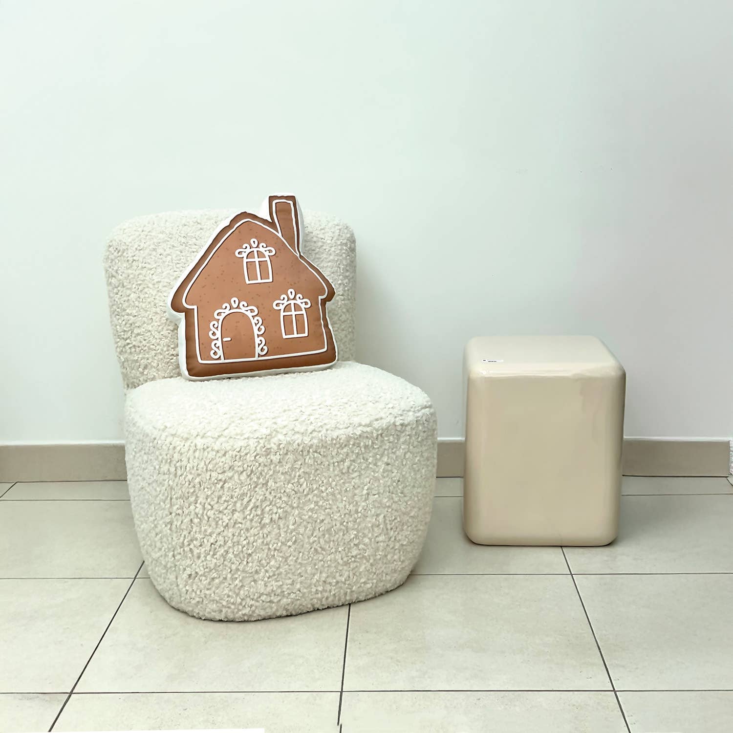 Opjet Paris - Wholesale Throw/Decorative Pillow - Brown LED home cushion 40x36cm1