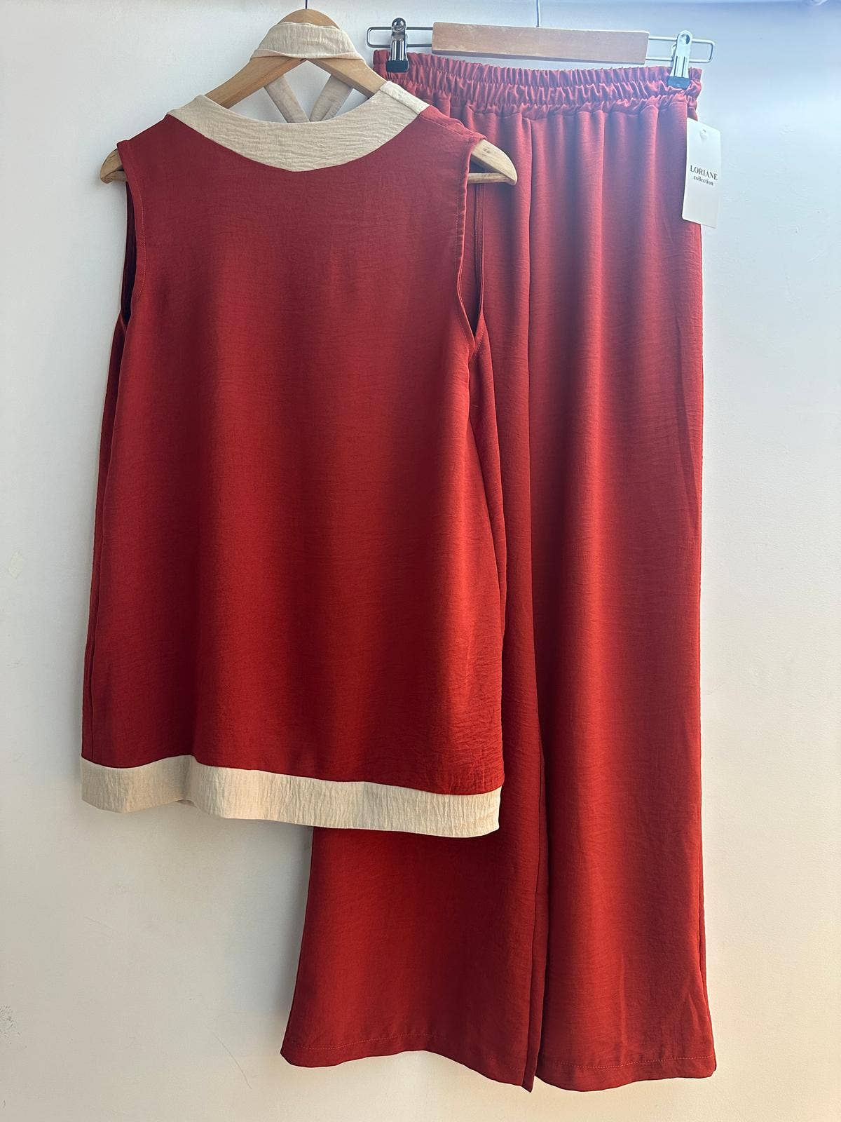 LORIANE – Conjunto de top e calça (roupa NÃO Casual) - Mulher por atacado – Conjunto bicolor com colete e calça reta e ampla4