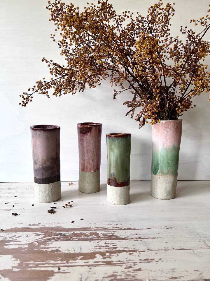 Keramisk håndbygget tulipanvase for engroshandel hos Woodfolk