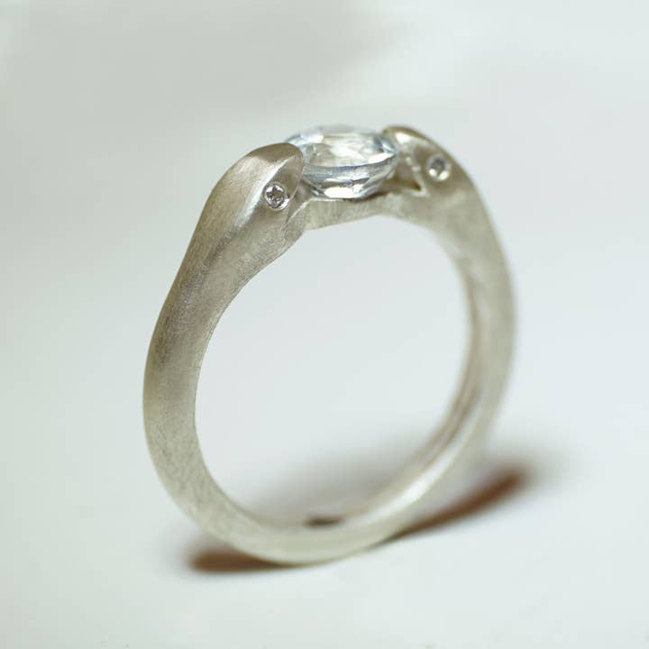 Bague serpent à deux têtes en argent sterling pour la vente par Michelle Chang