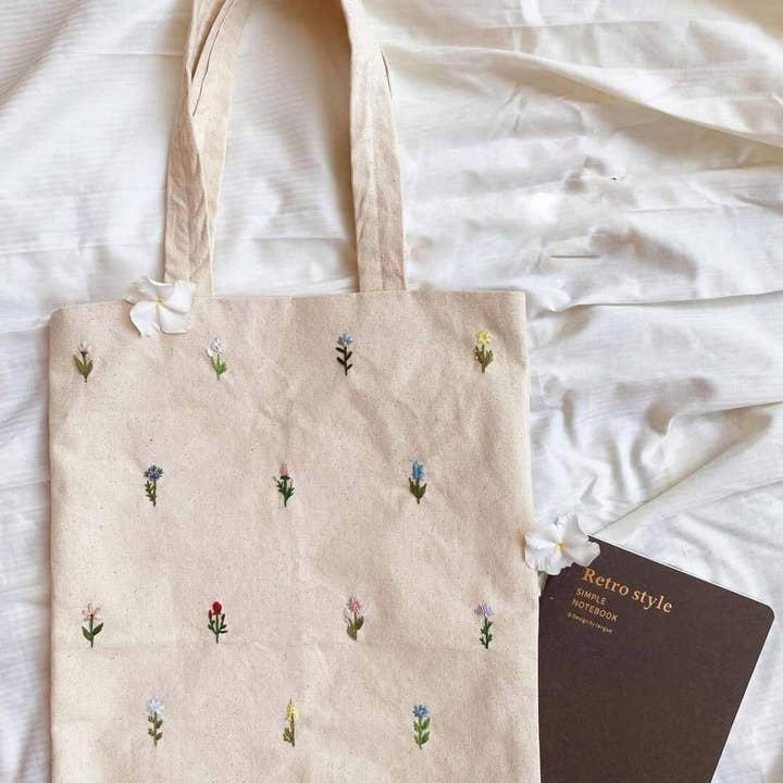 Light Beige Canvas Bag WIth Small Flowers Embroidery for wholesale by Quince Fables