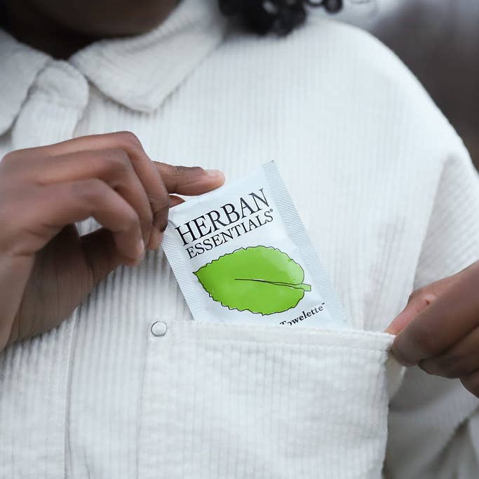 Herban Essentials - Wholesale Essential Oil - Peppermint Towelettes - 20 Individual Essential Oil Wipes