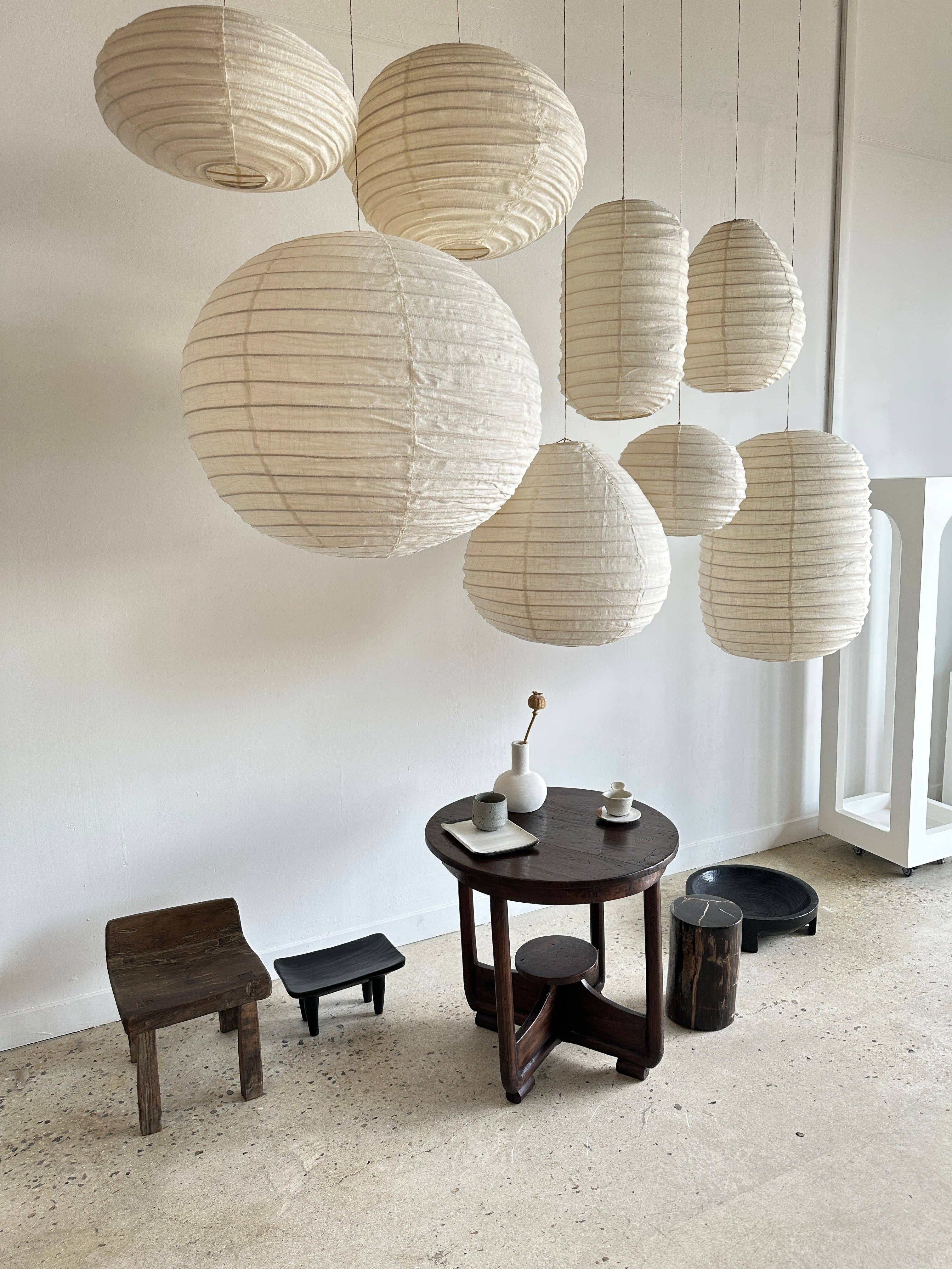 Office Objets - Wholesale Chandelier/Hanging Light - Average Japanese-style oval flattened pendant in rattan and natural linen H30 D4537