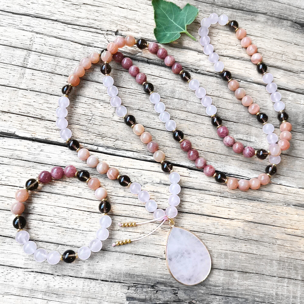 Harmony Mala – Großhandel Kette mit Anhänger/Charm – Rosenquarz, Sonnenstein, Erdbeerquarz & Rauchquarz Mala Halskette – Emotionale Balance & Innere Stärke6
