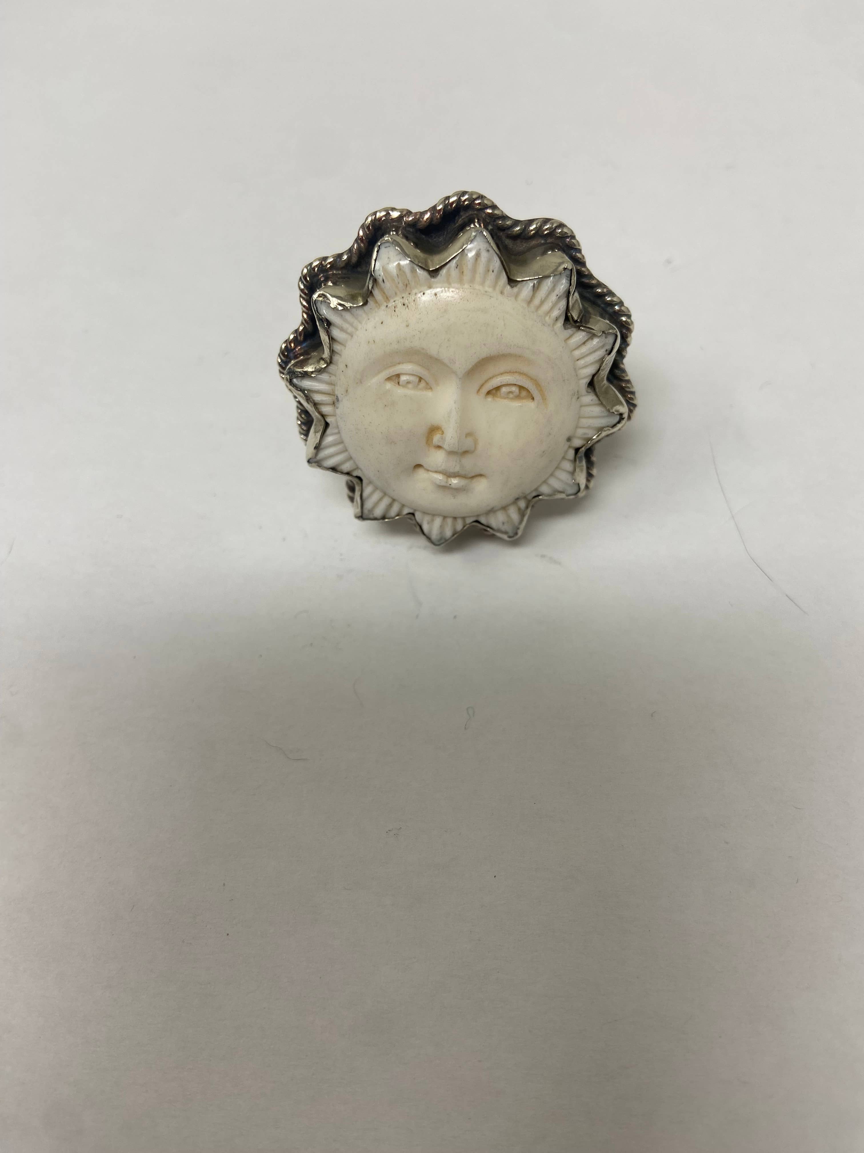 Kathmandu Jewelry - Vente Bague de cocktail/de cérémonie - Bague Soleil sculptée en os1