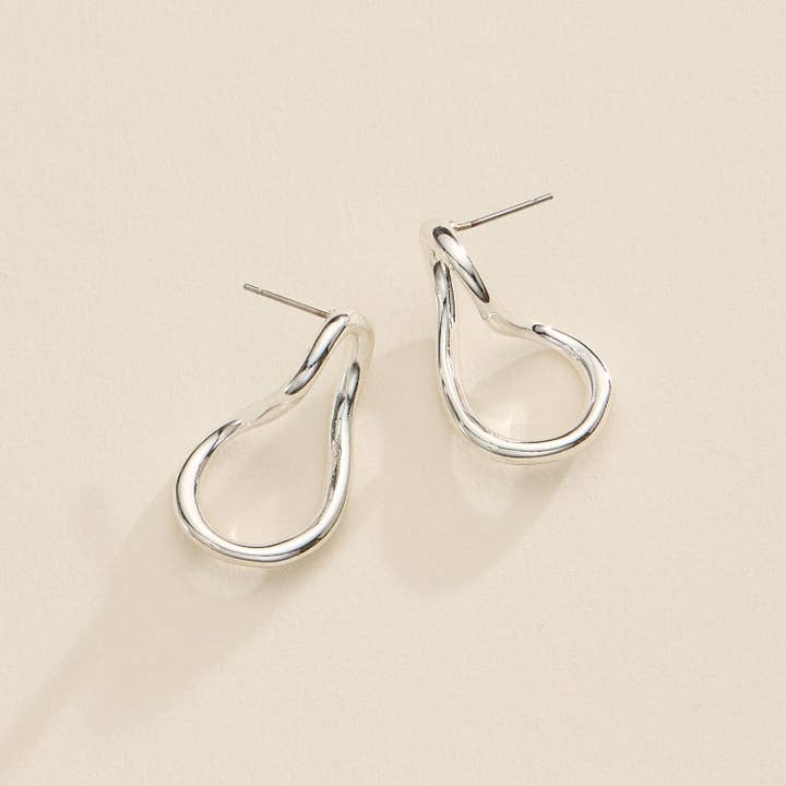 Lilla Haven - Wholesale Hoop Earrings - 18K Gold-Dipped Fluid Teardrop Earrings – Sculptural Organic Hoops in Gold & Silver1