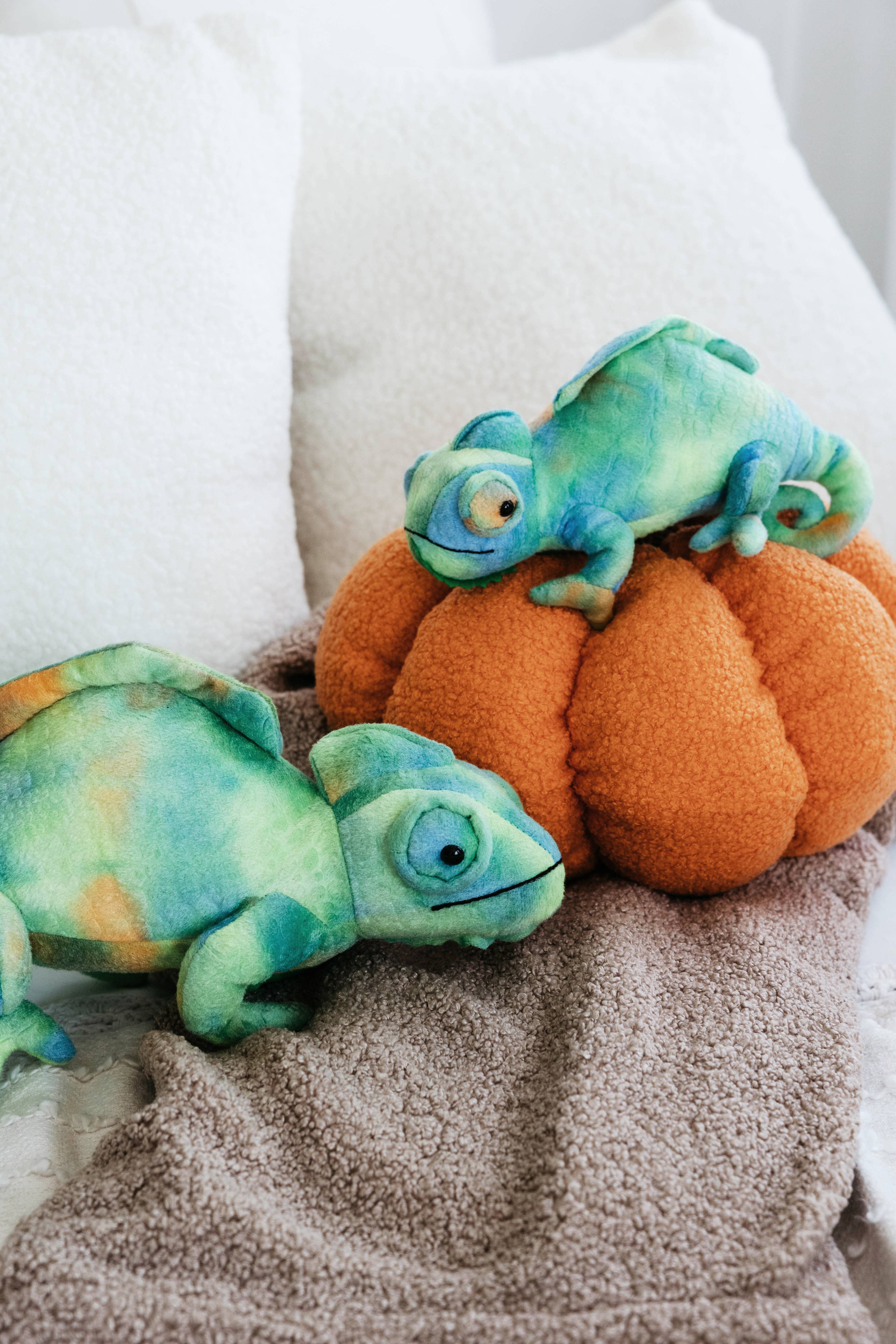 The Petting Zoo - Wholesale Stuffed/Plush Toy - Kids & Baby - 10" Small Realistic Chameleon Plush – Eco-Friendly Toy7