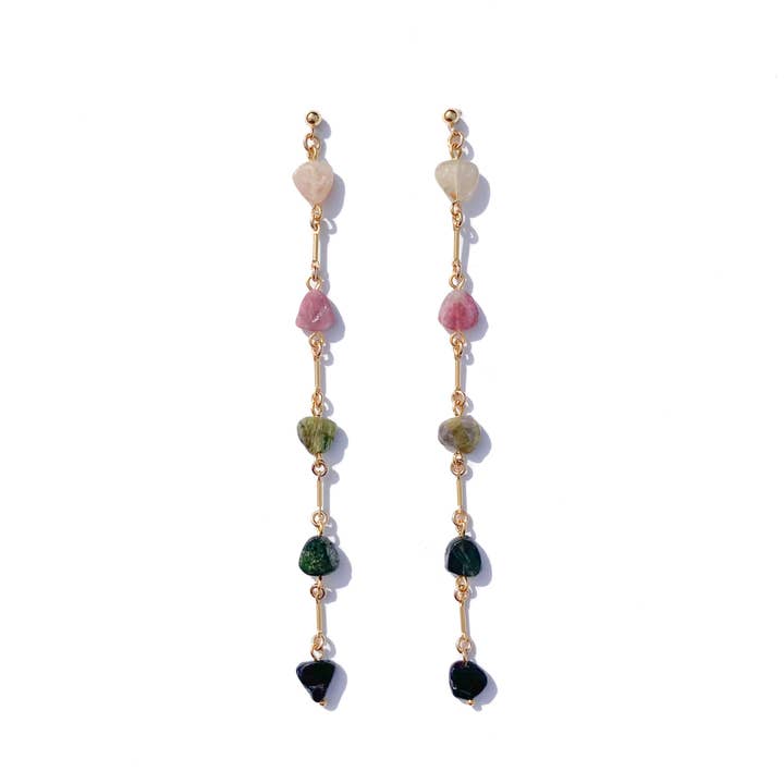 Boucles d'oreilles minimalistes avec charme en tourmaline pour la vente par Michelle Starbuck Designs