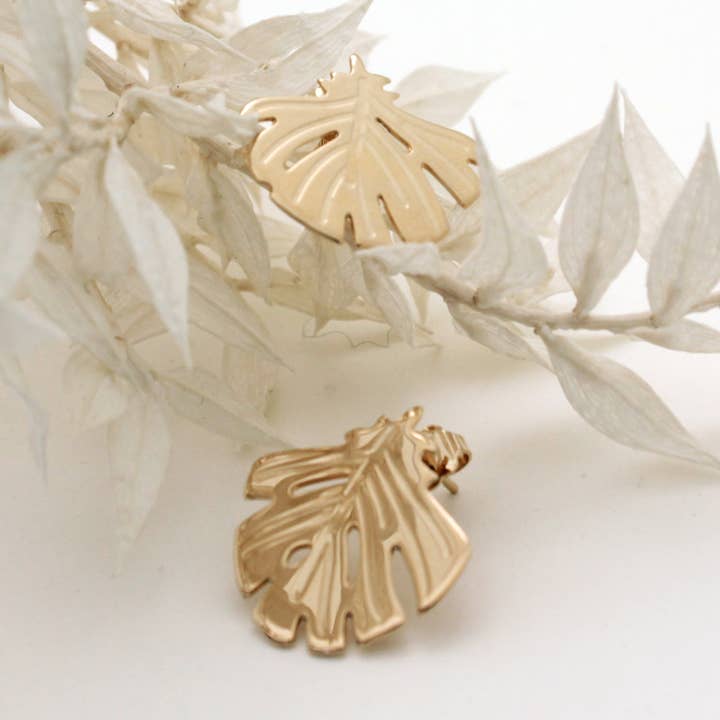 Plumage - asymmetrische Ohrstecker mit Feder-Motiv SPARROW für den Großhandel von Peau de Fleur