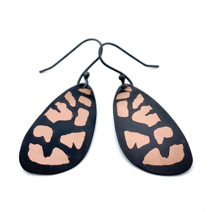 Sort møl Øreringe for engroshandel hos Anna Caraco Jewelry