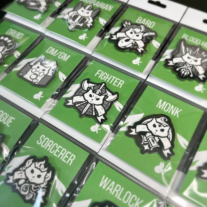 Lot d'épinglettes en émail - DnD Cats pour la vente par Caverns & Calicos