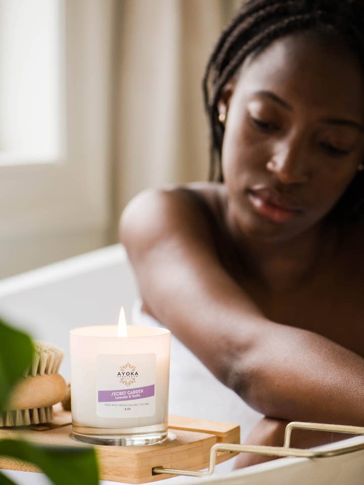 Bougie Secret Garden pour la vente par Ayoka Essentials