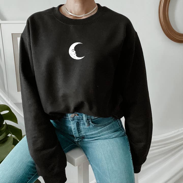 Moletom feminino Half Moon com estampa pequena Celestial gola redonda por atacado de Rising Tide Vintage