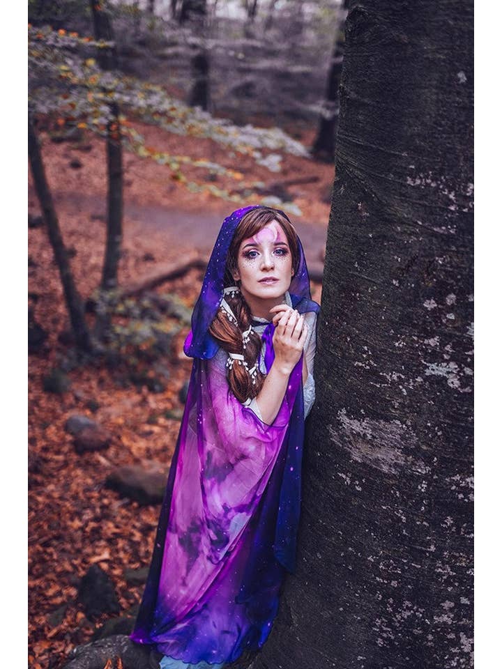 Costurero Real - Vente Déguisement – femme - Cape violette Nebula Celestial en mousseline de soie vegan à capuche2