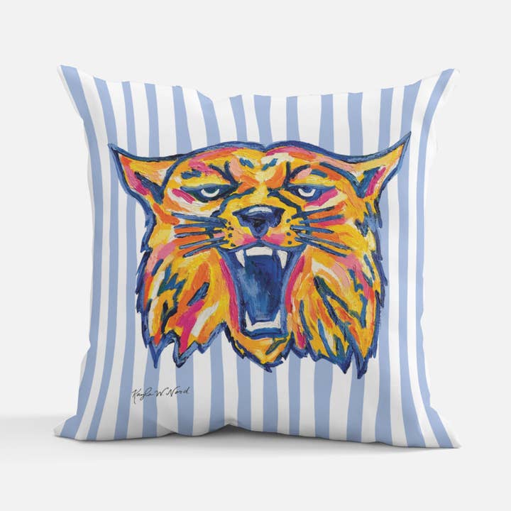 Oreiller Wildcat (PRÉCOMMANDE) pour la vente par Kayla Weber Art