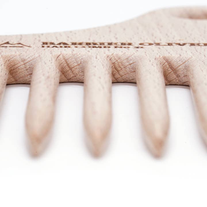 Vintagerent kam i naturligt trä från BARBIER Oliver för wholesale av BARBIER Oliver