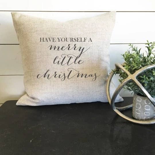 Has Yourself a Joyeux Petit Noël Housse d'oreiller pour la vente par Design District Co