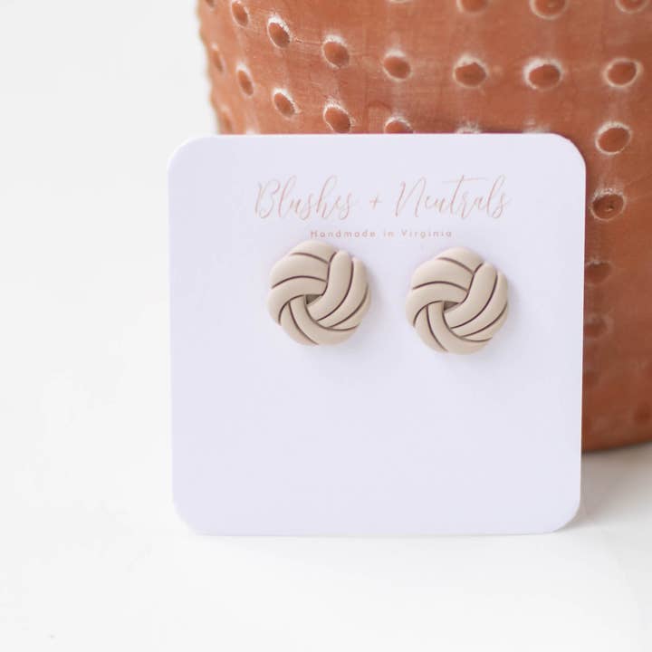Neutral Knot Stud örhängen för wholesale av Blushes and Neutrals