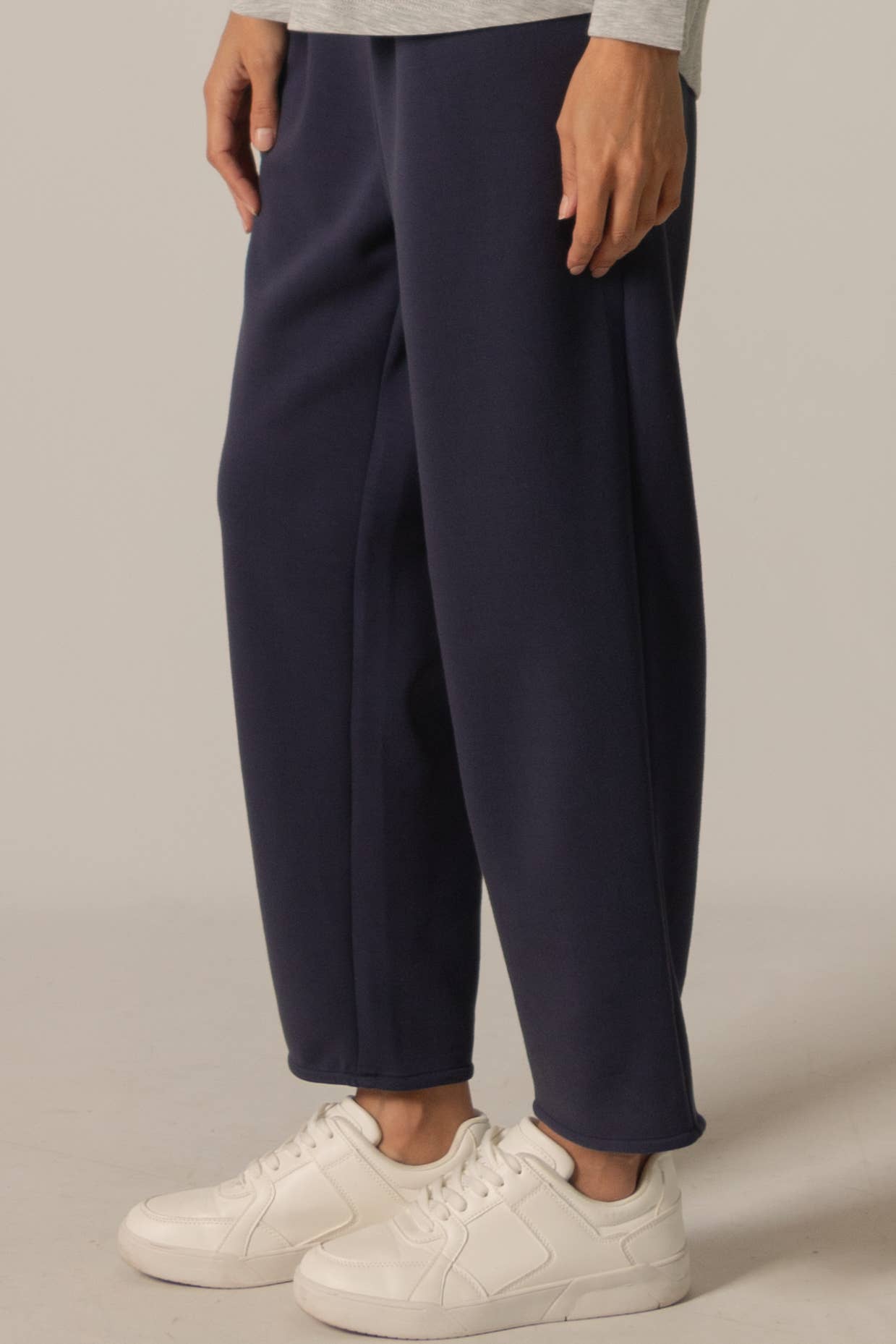 P. CILL – wholesale Byxor - Dam – P. CILL Butter Modal avsmalnande byxor6