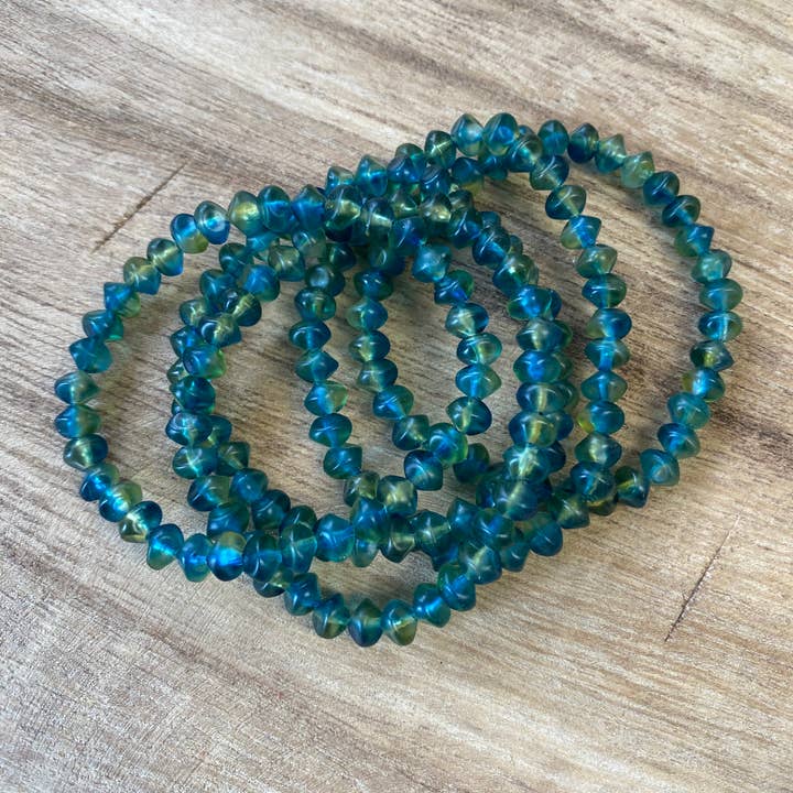 Turquoise/Vert - Ensemble de 5 bracelets extensibles pour la vente par Kate Simpson Designs