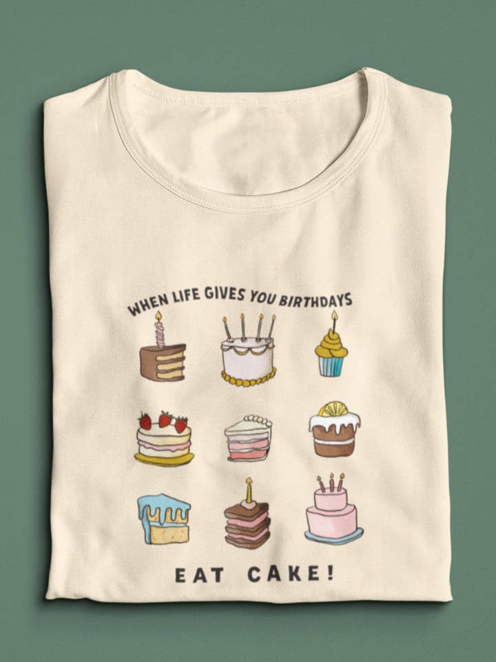Eat Cake - Naturale - T-shirt unisex a maniche corte per adulti per la vendita all'ingrosso da parte di Raising Tito