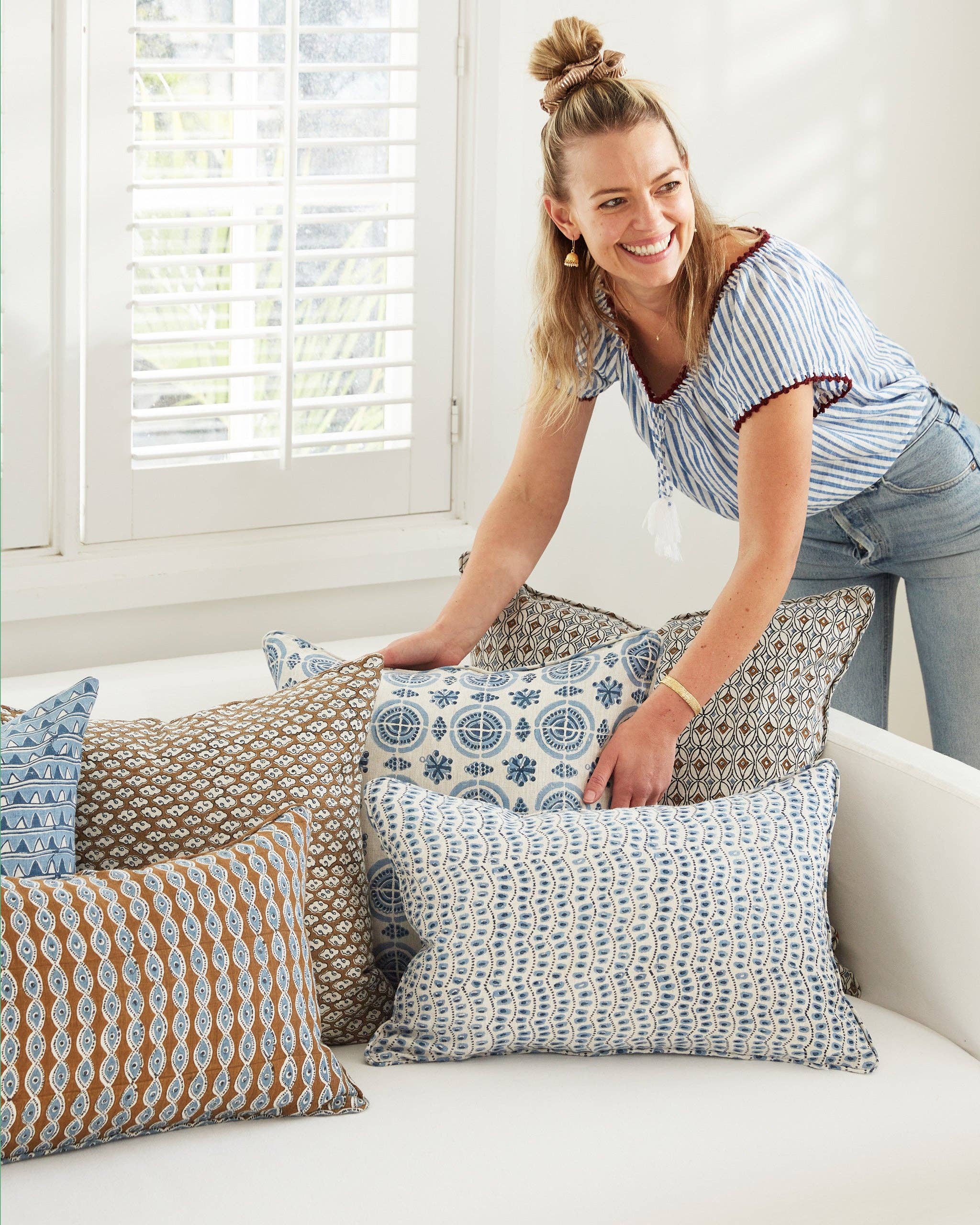 Walter G - Wholesale Throw pillow cover - Amulet Azure Pillowcase2