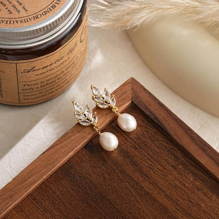 Drrtymagic - Wholesale Dangle Earrings - Freshwater Pearl Drop Earrings with Crystal Leaf6