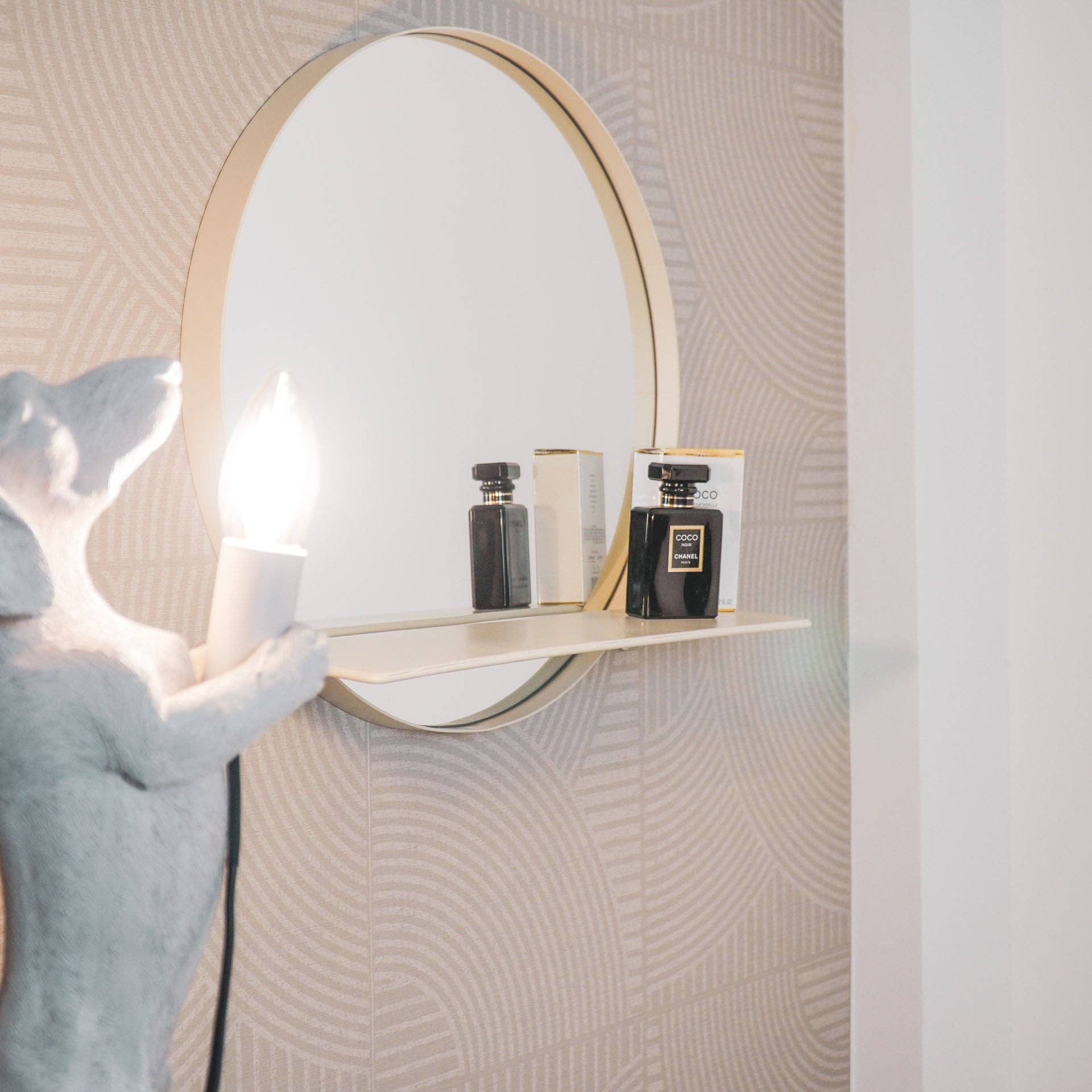 Housevitamin bv – wholesale Wall mirror – Mirror - Round - Metal - With Shelf - Sand- Ø40cm5