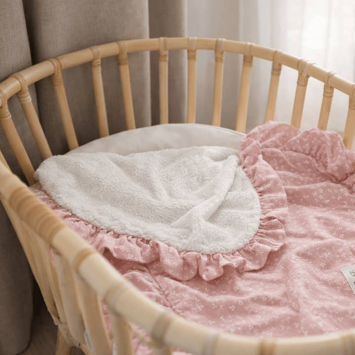 Muslin Baby Blanket with Ruffles – Lined for wholesale by PUFFI