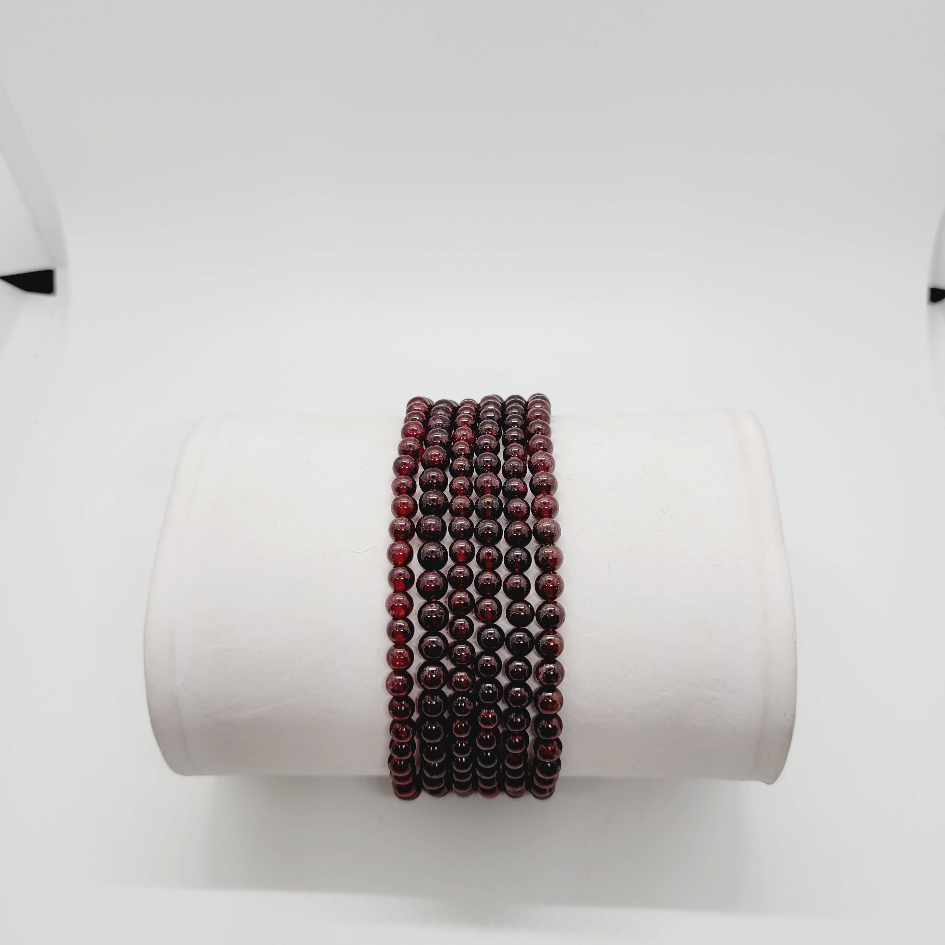 The Raven's Edge – Engroshandel Perlearmbånd – Granat sten armbånd Semi ædle sten Reiki Boho 4mm2