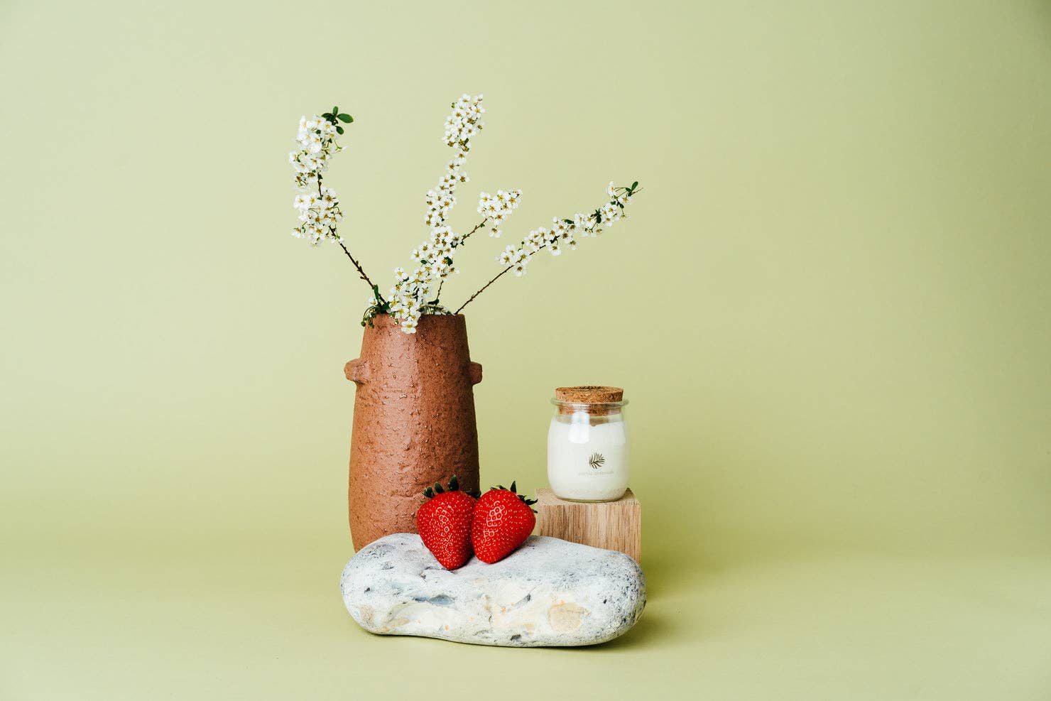 Scent.ily - Wholesale Jar/Filled Candle - Panda Botanicals:British Strawberry & Sparkling Wine: 4oz0