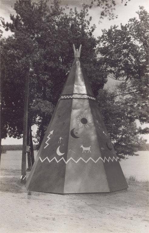 Found Image Press - Wholesale Postcard - Postcard RS-407 Metal Tipee0