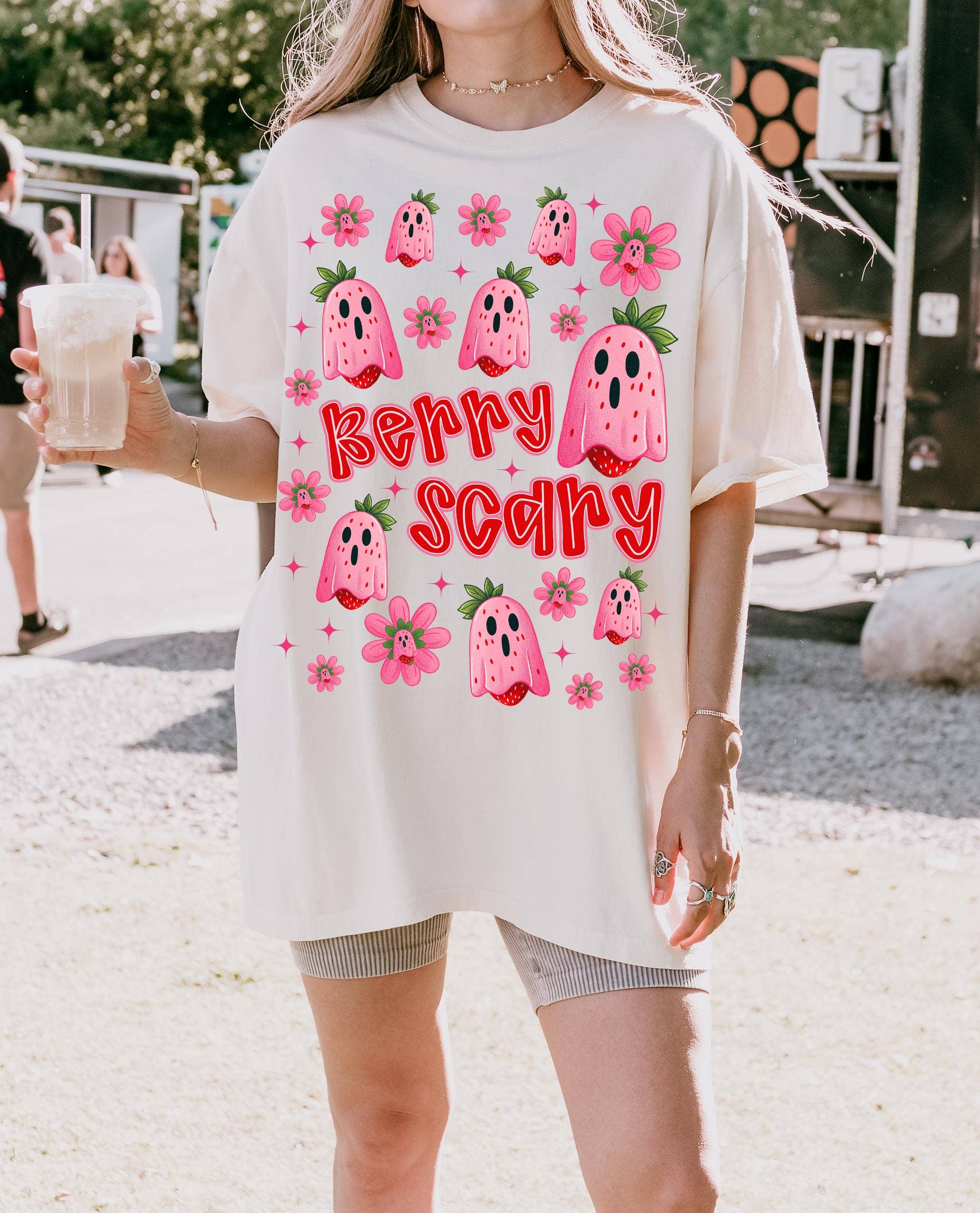 NVC Ecommerce LLC - Vente T-shirt à imprimés – femme - T-shirt fantôme fraise d'été effrayant et terrifiant, pull1