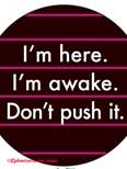 Magnet-Jeg er her. Jeg er vågen. Skub den ikke. for engroshandel hos Ephemera