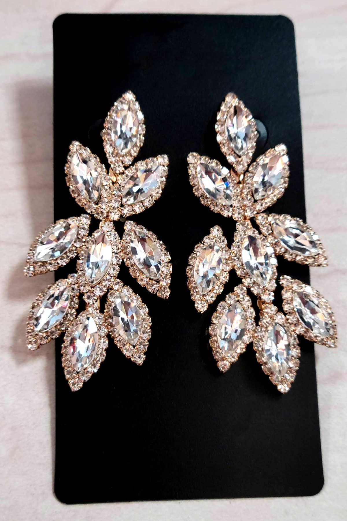 Chicas - Wholesale Dangle Earrings - Pair of drop earrings with crystal jewel rhinestones 440110