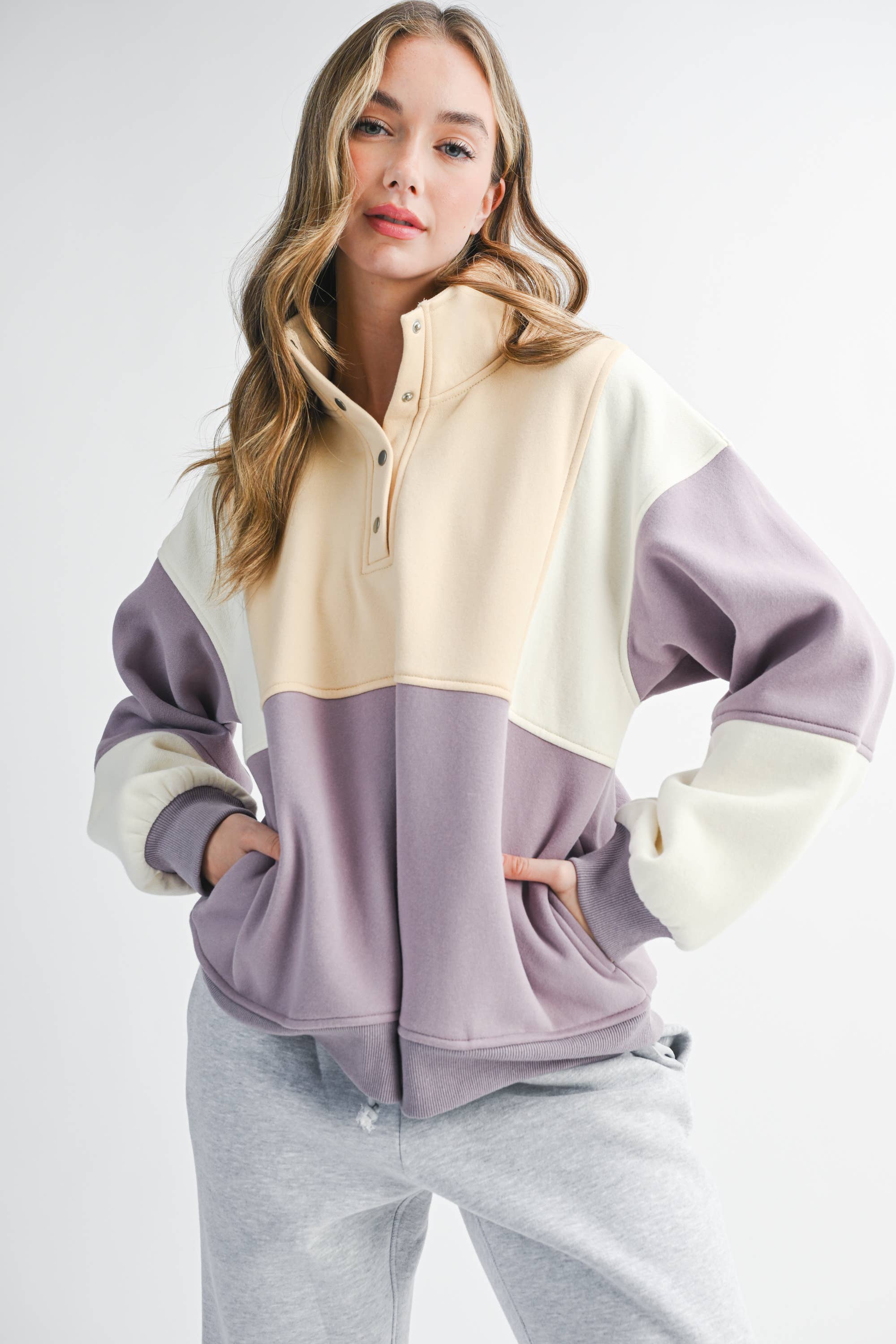 AEMI + CO – wholesale Sweatshirt - Dam – 992EK Glo colorblock-tröja med tryckknappar34