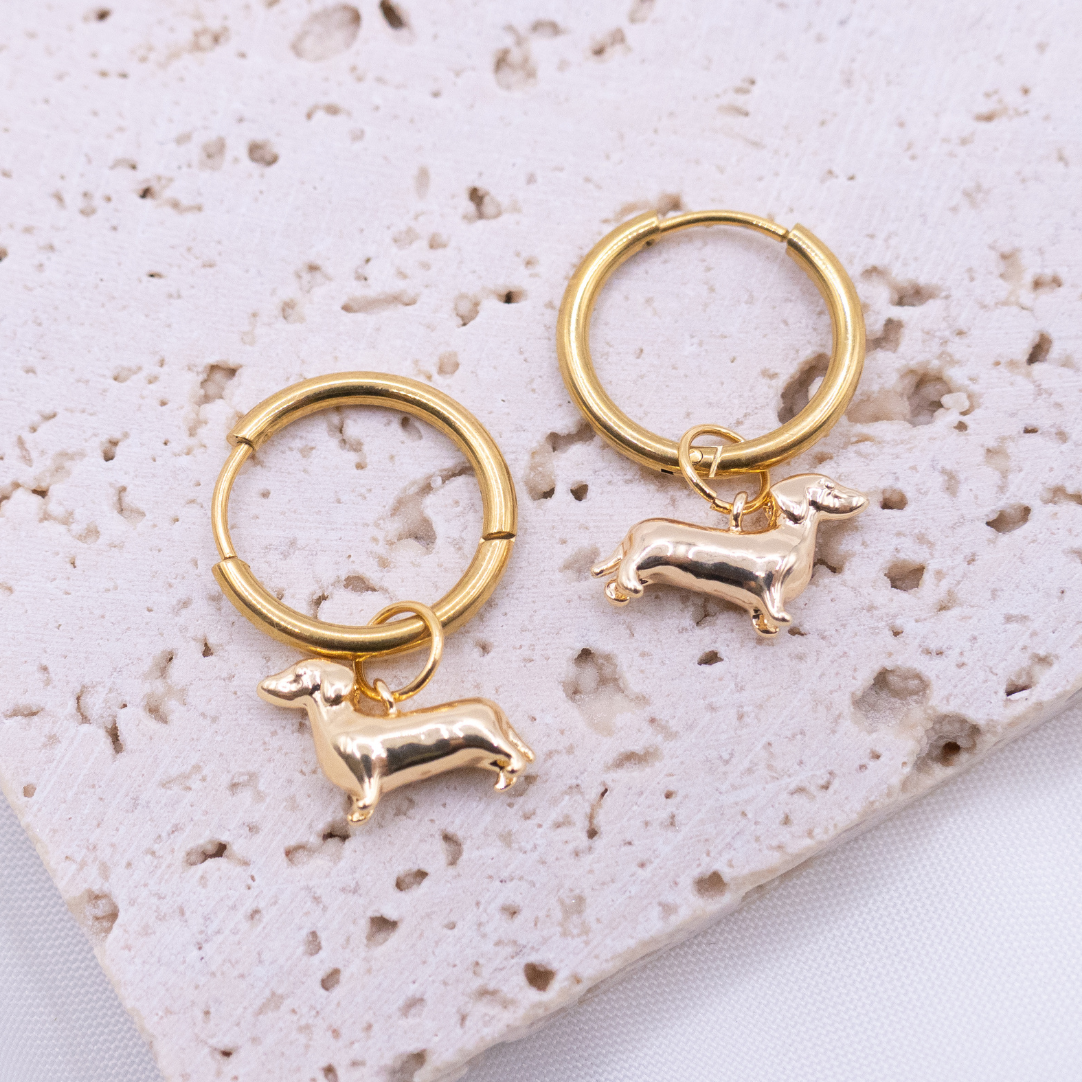 Tilda&Theo - Wholesale Huggie Earrings - Dachshund Hoop Earrings Dog 18k Gold Plated Dogs4