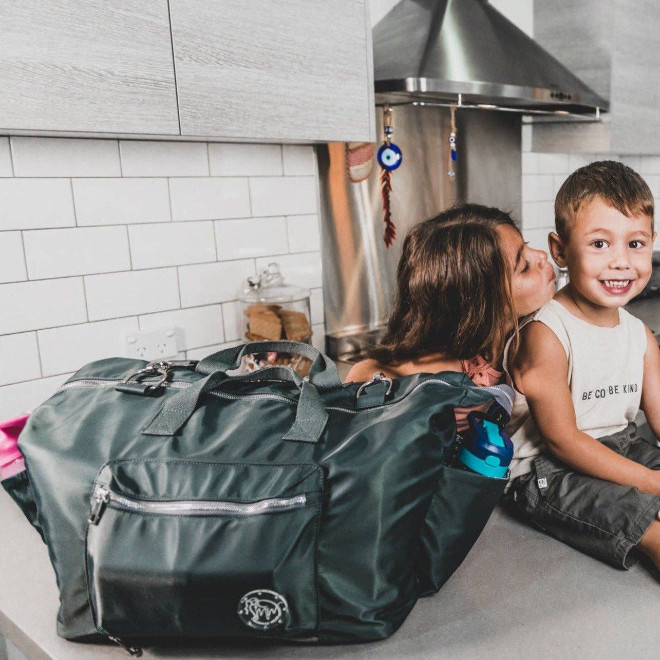 Mummas Wear - Vendita all'ingrosso Borsa portapannolini - Neonati - Pacchetto The DUFFLE™ Borsa per pannolini tutto in uno e borsa umida Oopsie Daisy™8