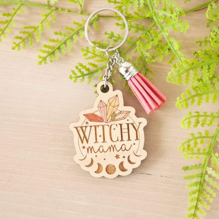 Porte-clés en bois Witchy Mama pour la vente par Topaz & Pine