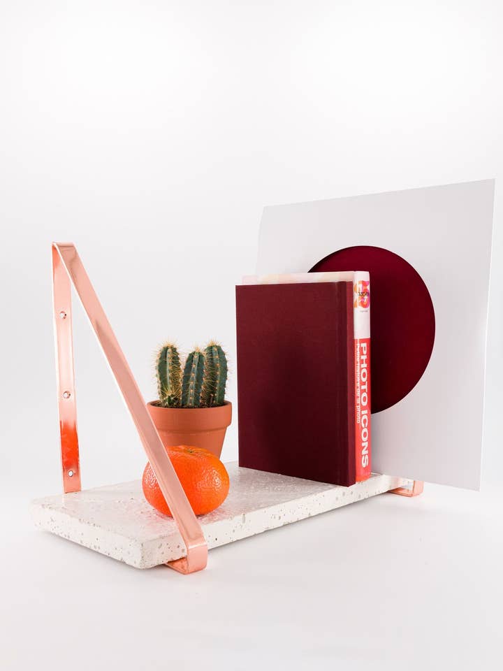 Etagère Minimaliste Milca pour la vente par Archi/Brut