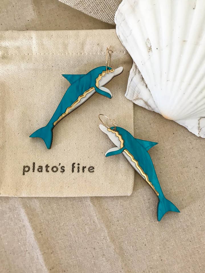 Lasergesneden hoepeloorbellen met dolfijn voor wholesale door Plato's Fire