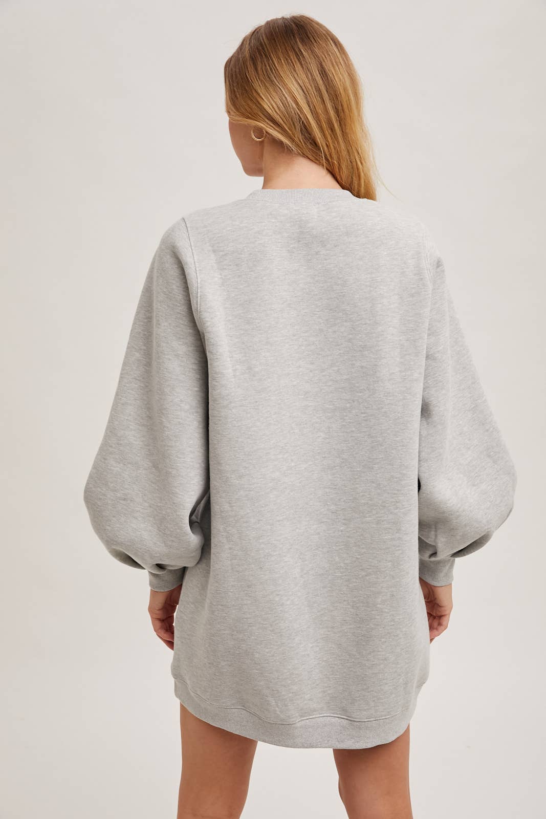 Bluivy – Großhandel Kleid – Damen – Sweatshirt-Kleid mit oversized Bubble-Ärmeln10