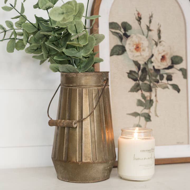 VASE EN BRONZE AVEC ANSE DE 11,25" pour la vente par Ragon House