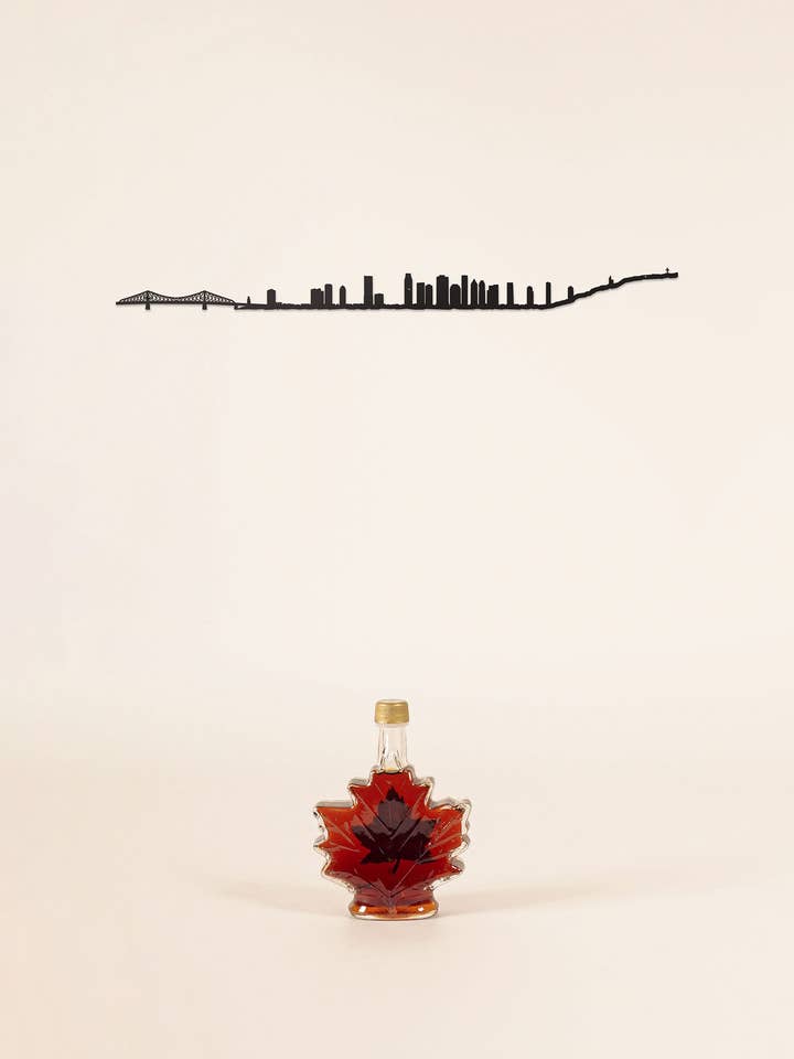 Wanddekoration – Montreal Skyline – Schwarz (50 cm) für den Großhandel von The Line
