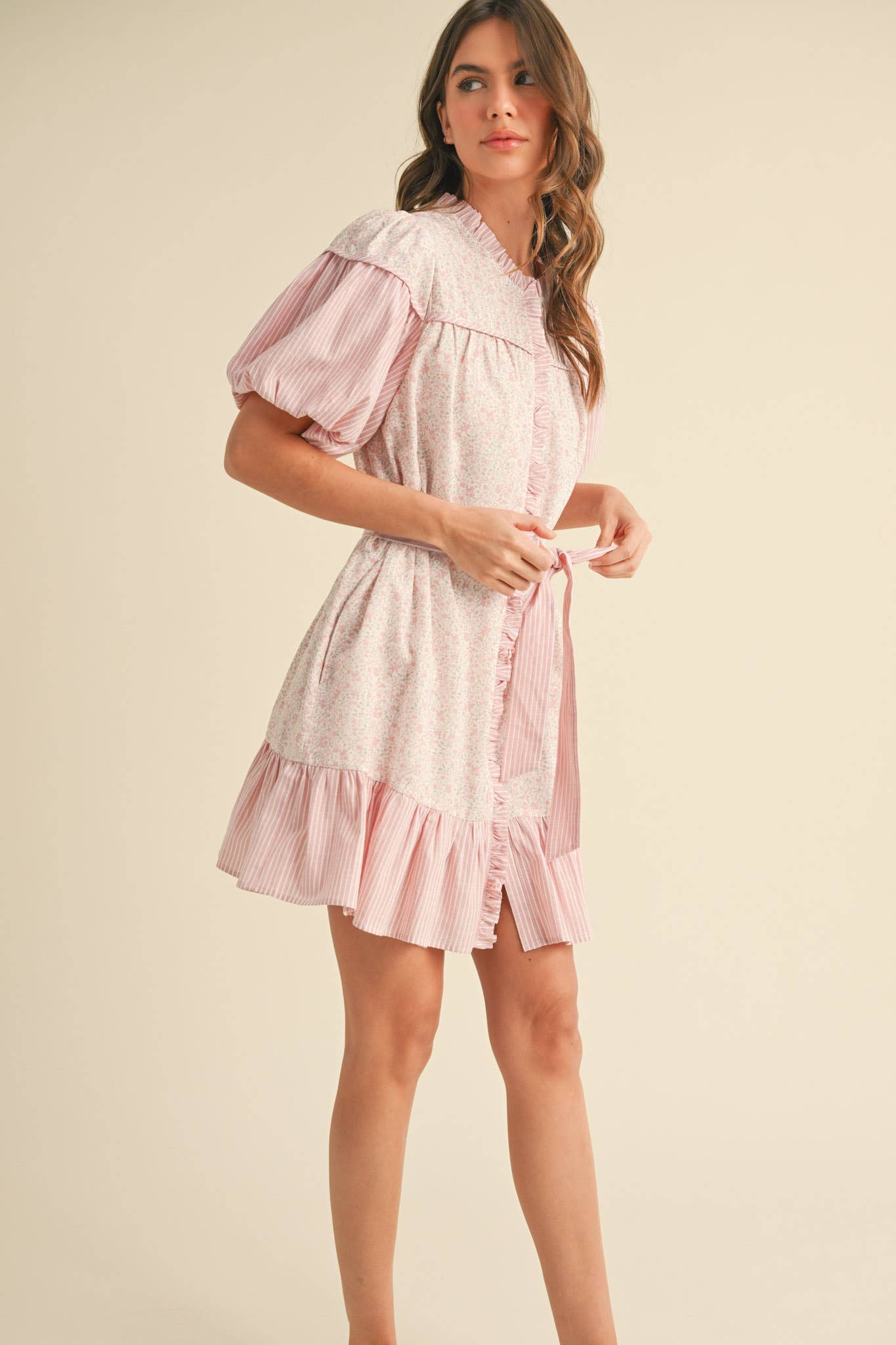 &MERCI – Engroshandel Kjole - Dame – MØNSTRET KJOLE MED FLÆSER MINI MDR385516