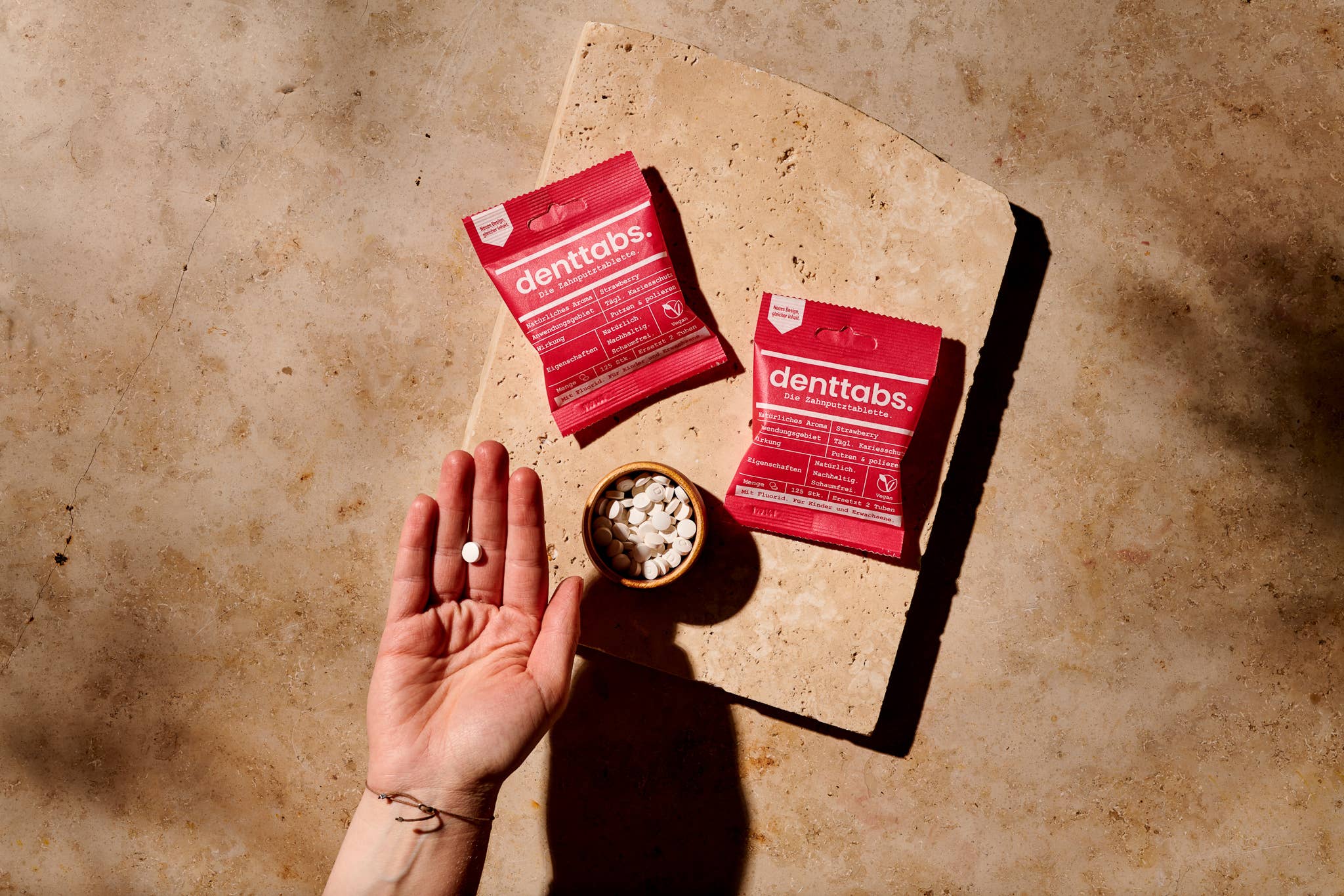 Denttabs Zahnputztabletten – Suplemento/vitamina oral por atacado – Expositor: 10x125 unidades de pastilhas para escovar dentes Denttabs sabor morango1